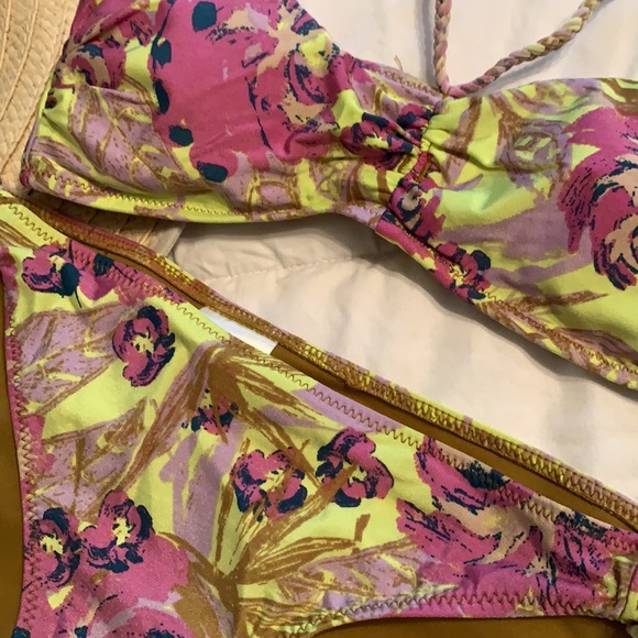 Two piece bikini - Picture 2 of 2